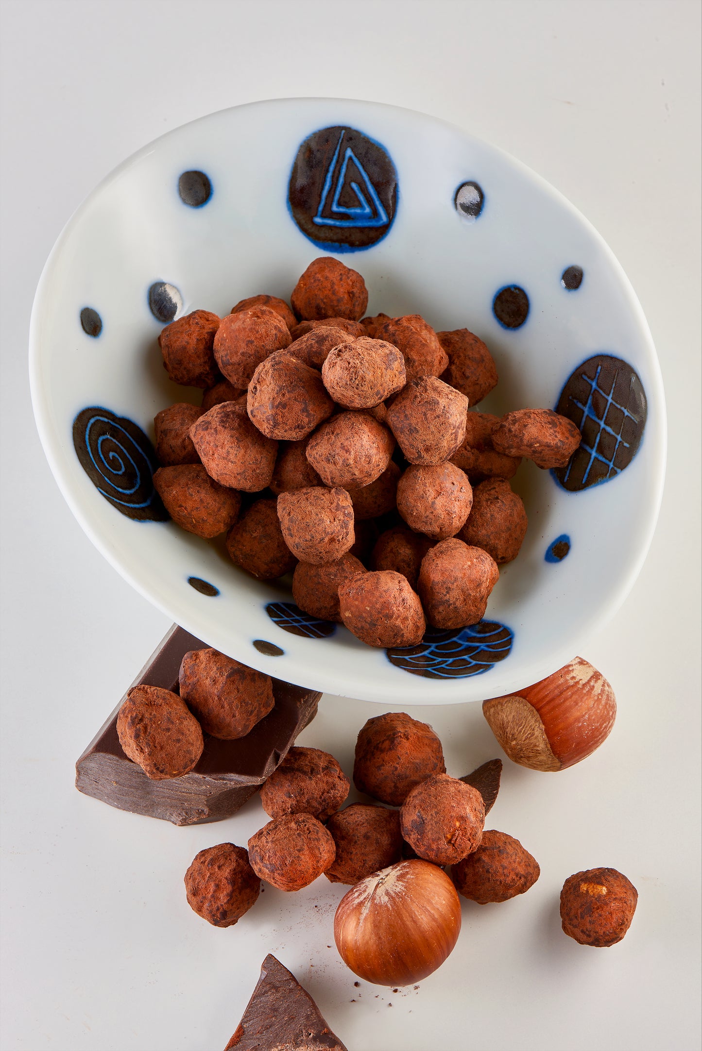 " Non pensare troppo, la soluzione è qui dentro " alla nocciola