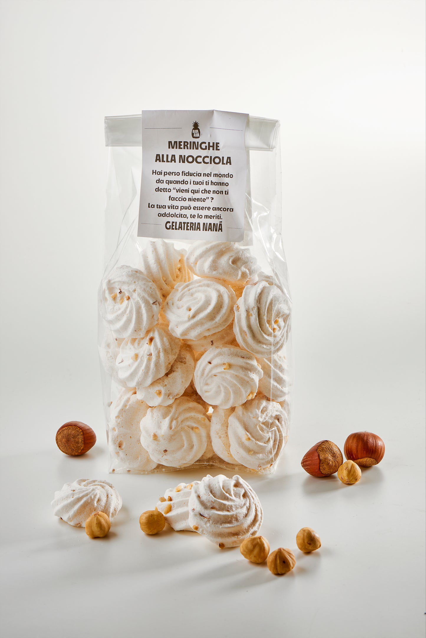 Meringhe con granella di Nocciole