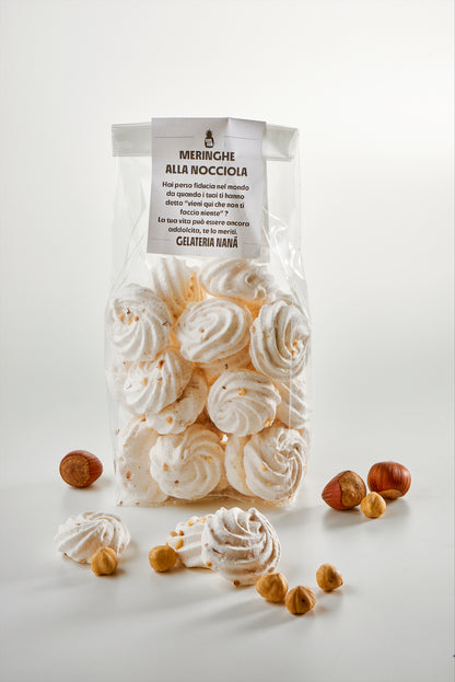 Meringhe con granella di Nocciole